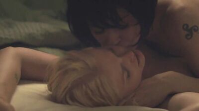 Alexandra Breckenridge And Whitney Able - Dark - Film nackt
