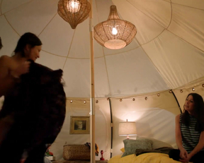 Emily Browning - The Affair - S04E07 - Film nackt