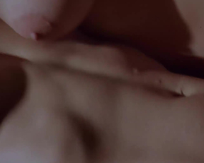 Gina Gershon  Jennifer Tilly In 'Bound' - Film nackt