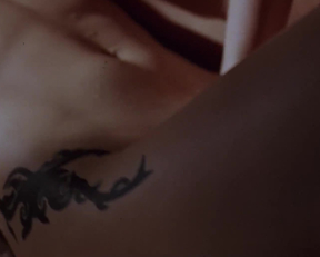 Gina Gershon  Jennifer Tilly In 'Bound' - Film nackt