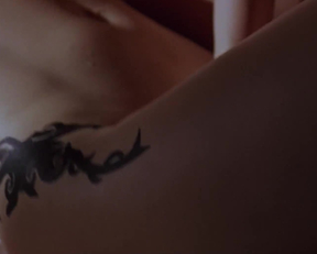 Gina Gershon  Jennifer Tilly In 'Bound' - Film nackt