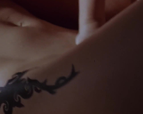 Gina Gershon  Jennifer Tilly In 'Bound' - Film nackt