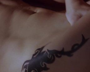 Gina Gershon  Jennifer Tilly In 'Bound' - Film nackt