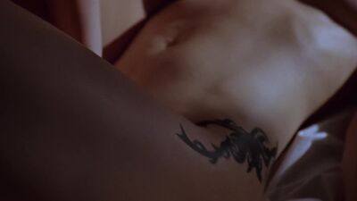 Gina Gershon  Jennifer Tilly In 'Bound' - Film nackt