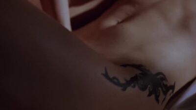 Gina Gershon  Jennifer Tilly In 'Bound' - Film nackt