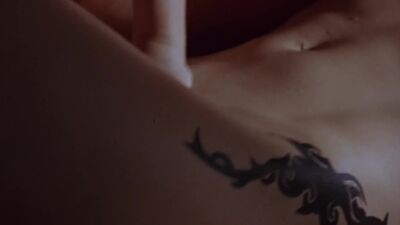 Gina Gershon  Jennifer Tilly In 'Bound' - Film nackt