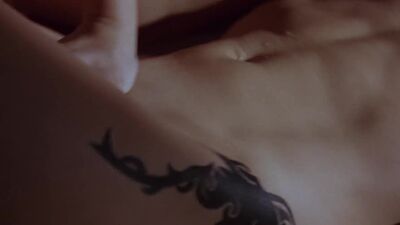 Gina Gershon  Jennifer Tilly In 'Bound' - Film nackt
