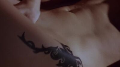 Gina Gershon  Jennifer Tilly In 'Bound' - Film nackt