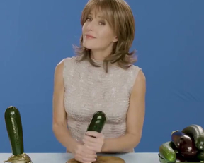 Gillian Anderson - Sex Education - Film nackt