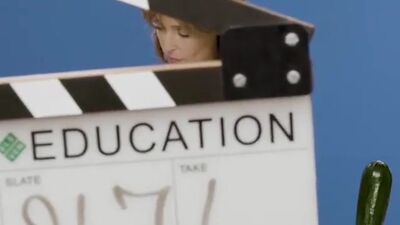 Gillian Anderson - Sex Education - Film nackt
