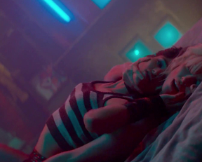 Charlize Theron  Sofia Boutella Getting To Know Each Other-Atomic Blonde. - Film nackt