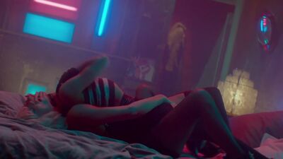 Charlize Theron  Sofia Boutella Getting To Know Each Other-Atomic Blonde. - Film nackt