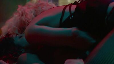 Charlize Theron  Sofia Boutella Getting To Know Each Other-Atomic Blonde. - Film nackt