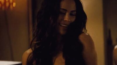 Paula Patton, Her Guns - 2 Guns