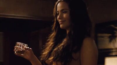 Paula Patton, Her Guns - 2 Guns