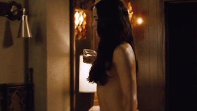 Paula Patton, Her Guns - 2 Guns