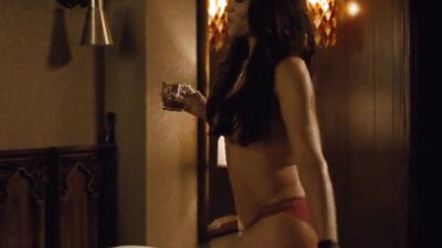 Paula Patton, Her Guns - 2 Guns