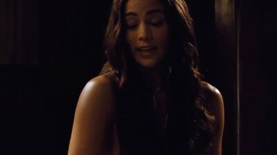 Paula Patton, Her Guns - 2 Guns