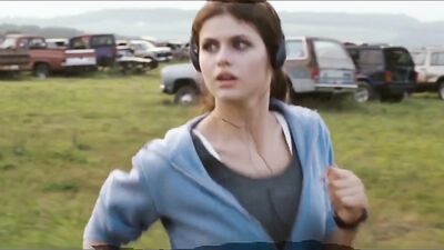 Alexandra Daddario sexy - Bereavement