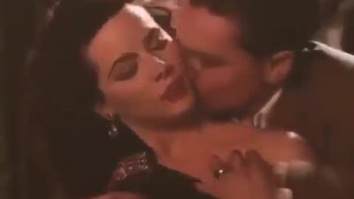 Kate Beckinsale sexy - The Aviator