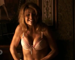 Christine Lakin sexy - Valentine S01E05