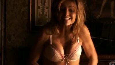 Christine Lakin sexy - Valentine S01E05