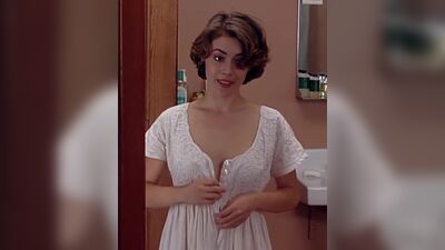 Alyssa Milano nude