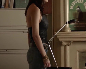 Alexandra Daddario sexy - Parenthood