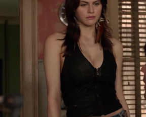 Alexandra Daddario sexy - Parenthood