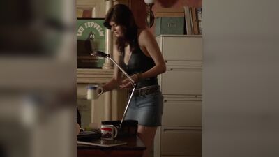 Alexandra Daddario sexy - Parenthood