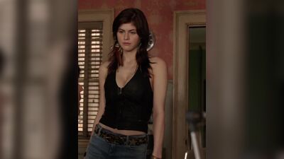 Alexandra Daddario sexy - Parenthood
