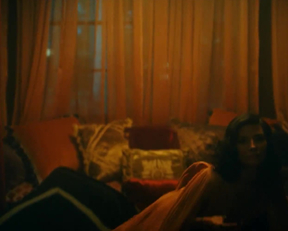 Amara Zaragoza - Strange Angel - S01E07 - Film nackt