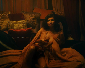 Amara Zaragoza - Strange Angel - S01E07 - Film nackt