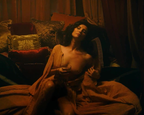 Amara Zaragoza - Strange Angel - S01E07 - Film nackt