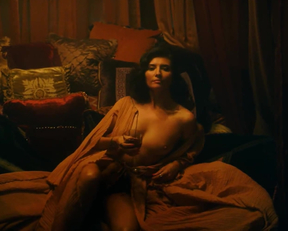 Amara Zaragoza - Strange Angel - S01E07 - Film nackt