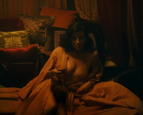 Amara Zaragoza - Strange Angel - S01E07 - Film nackt