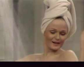 Valerie Perrine In Steambath - Film nackt