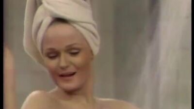 Valerie Perrine In Steambath - Film nackt