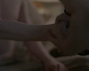 Hayley Atwell Checking If Domhnall Gleeson's Character Had A Physical Response Was Actually An Important Plot Point In Black Mirror - Film nackt