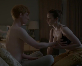 Hayley Atwell Checking If Domhnall Gleeson's Character Had A Physical Response Was Actually An Important Plot Point In Black Mirror - Film nackt