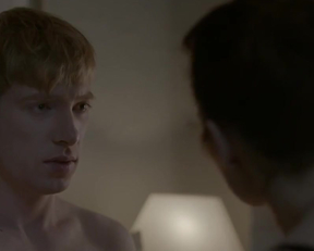 Hayley Atwell Checking If Domhnall Gleeson's Character Had A Physical Response Was Actually An Important Plot Point In Black Mirror - Film nackt