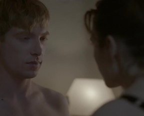 Hayley Atwell Checking If Domhnall Gleeson's Character Had A Physical Response Was Actually An Important Plot Point In Black Mirror - Film nackt