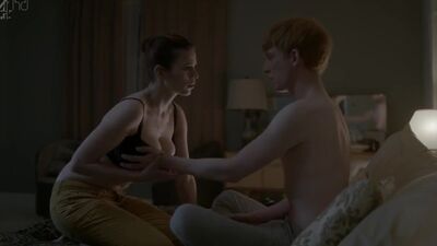 Hayley Atwell Checking If Domhnall Gleeson's Character Had A Physical Response Was Actually An Important Plot Point In Black Mirror - Film nackt