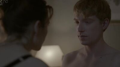 Hayley Atwell Checking If Domhnall Gleeson's Character Had A Physical Response Was Actually An Important Plot Point In Black Mirror - Film nackt