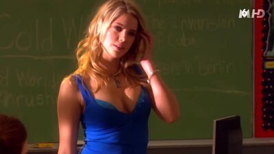 Ashley Benson Playing A Hot, Busty Cheerleader - Film nackt