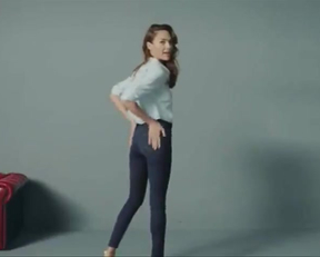 Gal Gadot, Castro Jeans Commercial - Film nackt