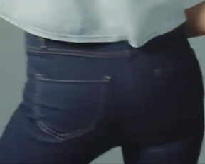 Gal Gadot, Castro Jeans Commercial - Film nackt