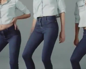 Gal Gadot, Castro Jeans Commercial - Film nackt