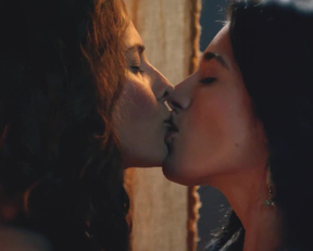 Lucy Lawless And Jaime Murray Threesome In Spartacus - Film nackt