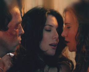 Lucy Lawless And Jaime Murray Threesome In Spartacus - Film nackt